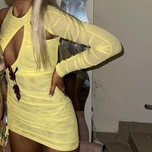 PrettyLittleThing Petite Yellow Mesh Ruched Detail Dress Size 0 - Picture 4 of 4